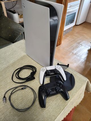 PlayStation 5 + 2 Mandos ACEPTO CAMBIOS