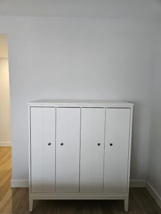 Armario IDANÄ blanco puertas plegables