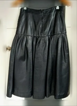 Talla 38 - Falda midi piel negra