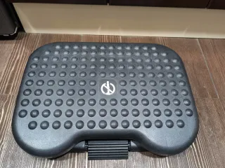 Reposapiés de oficina ajustable