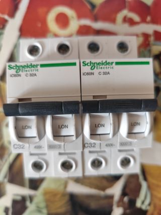 2x Interruptores Magnetotérmicos Schneider 32A