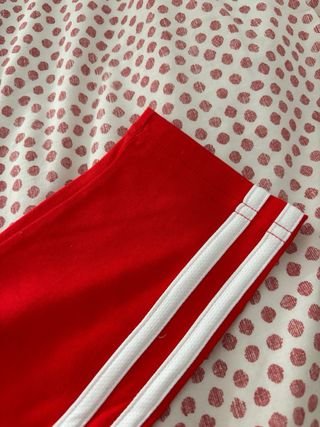 Leggings Adidas rojos con rayas blancas