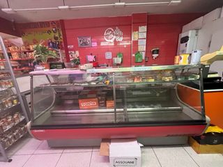 Cámara frigorífica industrial estanterias y nevera