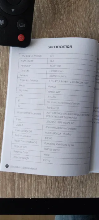 Proyector blanco y gris