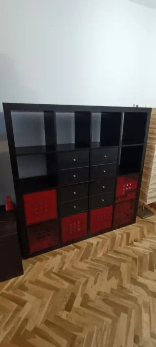 Librería Ikea Kallax Negra y Roja