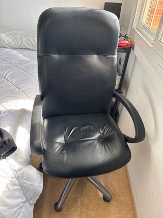 Silla de escritorio de piel negra