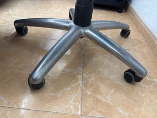 Silla de escritorio de piel negra