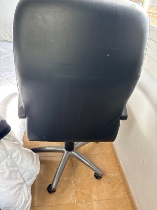 Silla de escritorio de piel negra