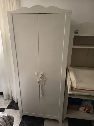 Muebles habitación bebé: Armario y cambiador. Ikea