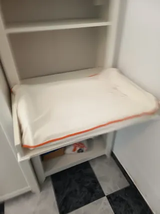 Muebles habitación bebé: Armario y cambiador. Ikea