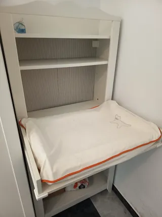 Muebles habitación bebé: Armario y cambiador. Ikea