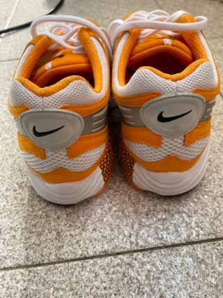Nike Air Ghost Racer Naranja Plata