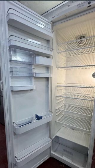 NEVERA VERTICAL SOLO NEVERA BOSCH BLANCO