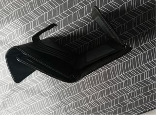 Portafoglio donna nero con dettagli oro