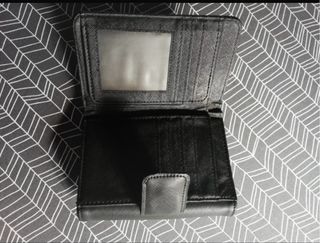 Portafoglio donna nero con dettagli oro