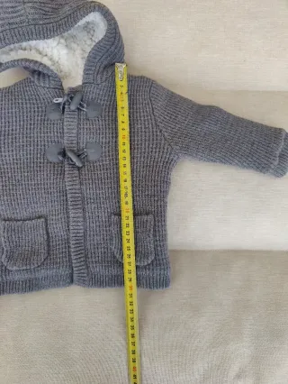 Abrigo bebé punto gris 3-6 meses y borreguillo