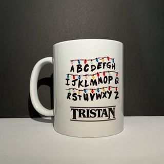 Taza Stranger Things personalizada con nombre