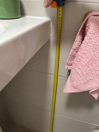 Lavabo Roca con Pedestal Blanco y grifo plateado