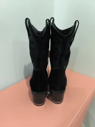 Botas Alma en Pena, Negras. Tipo campera.