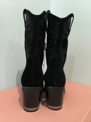 Botas Alma en Pena, Negras. Tipo campera.