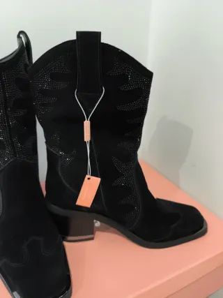 Botas Alma en Pena, Negras. Tipo campera.