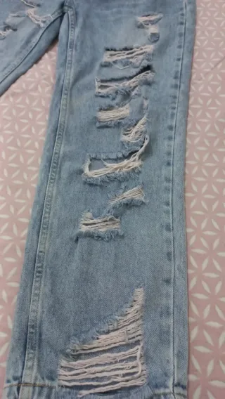 Pantalón vaquero rasgado Talla S