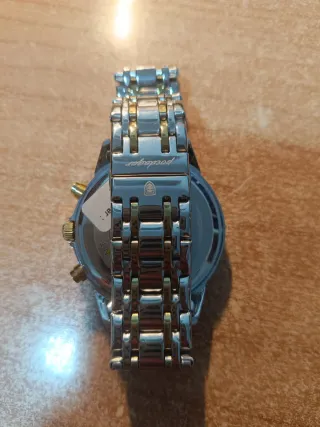 Reloj nuevo en estuche