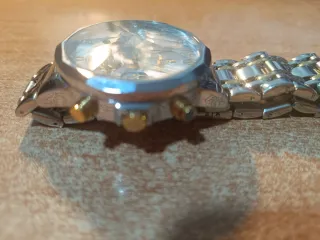 Reloj nuevo en estuche