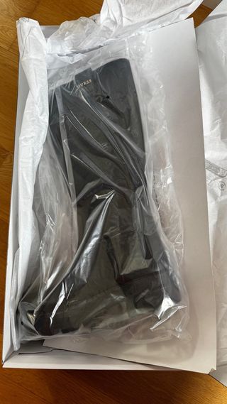 Botas altas Guess negras a estrenar