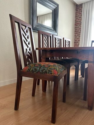 Mesa de comedor de madera con 8 sillas