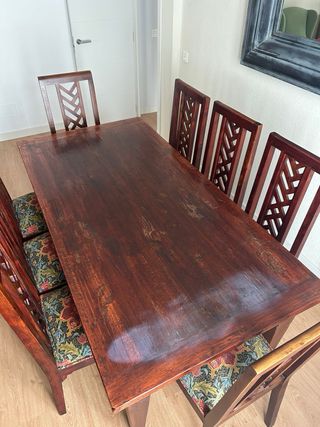 Mesa de comedor de madera con 8 sillas