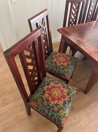 Mesa de comedor de madera con 8 sillas