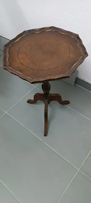 Mesita auxiliar madera antigua