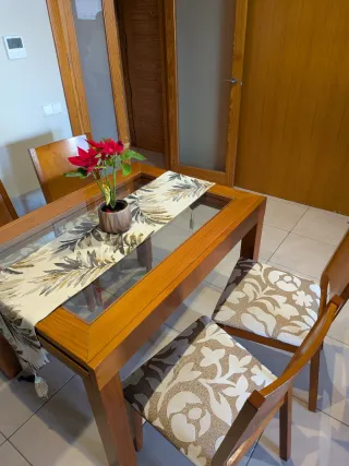 Mesa comedor cristal y madera extensible +4 sillas