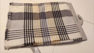 Bufanda amplia cuadrada nueva