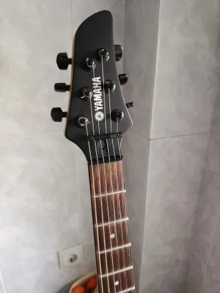 Guitarra Eléctrica Yamaha Roja