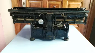 Máquina de Escribir Hispano Olivetti.