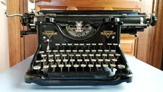 Máquina de Escribir Hispano Olivetti.