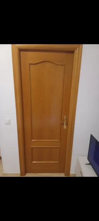 Conjunto puertas madera de interior.