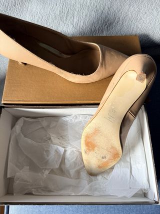 Zapatos de tacón beige