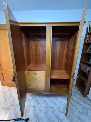 Muebles de habitación: Cama ,mesita y armario