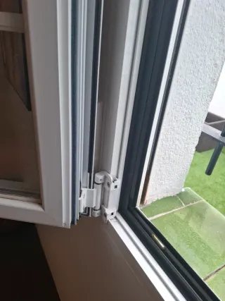 Ventana de aluminio oscilovatiente