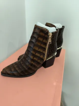 Botines Alma en Pena Marrones Cocodrilo