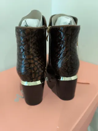 Botines Alma en Pena Marrones Cocodrilo
