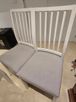 Mesa de comedor y 4 sillas