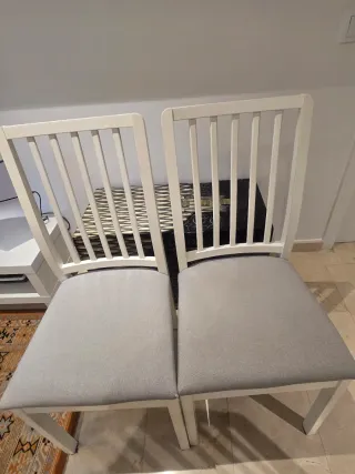 Mesa de comedor y 4 sillas