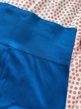 Leggings deportivos azules acanalados