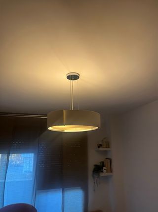 Lámpara de techo moderna blanca y plateada