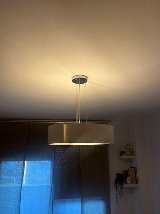 Lámpara de techo moderna blanca y plateada