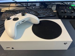 Xbox Series S 512 GB con caja y mando